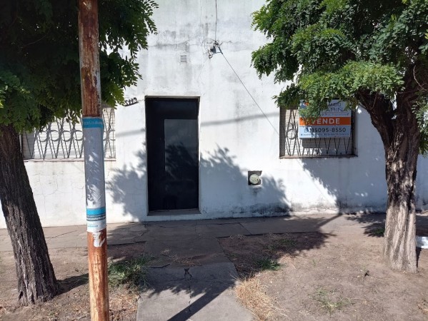 CASA EN VENTA 5 AMBIENTES CON LOCAL - CALLE BARRAGAN 5100  GONZALEZ CATAN