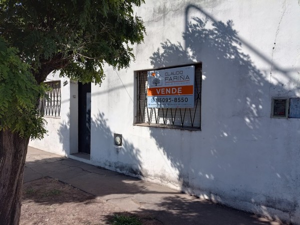 CASA EN VENTA 5 AMBIENTES CON LOCAL - CALLE BARRAGAN 5100  GONZALEZ CATAN