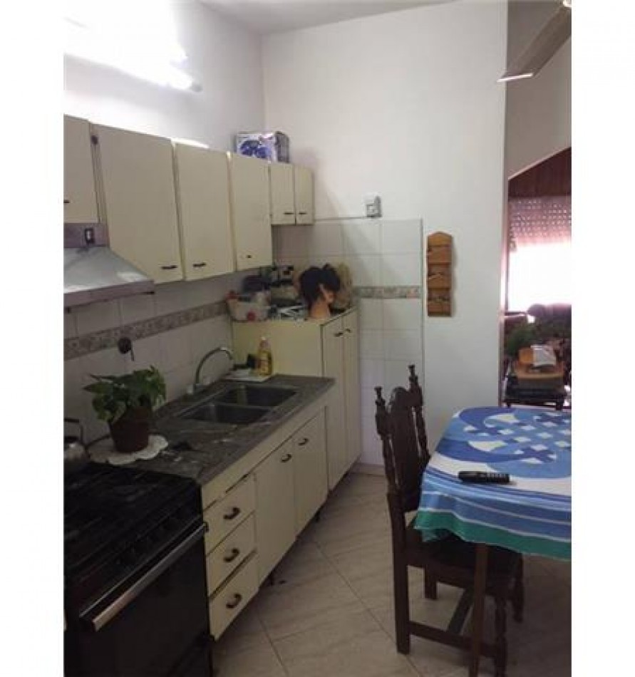 CASA DE  3 AMBIENTES EN VENTA - GONZALEZ CATAN CENTRO