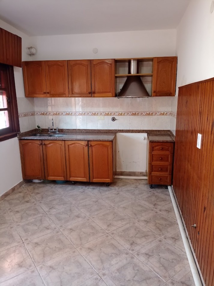 CASA EN VENTA 5 AMBIENTES EN CIRC. 3° SECC. 3 - FRAY GONZALEZ  1100 - CIUDAD EVITA