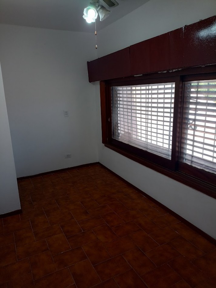 CASA EN VENTA 5 AMBIENTES EN CIRC. 3° SECC. 3 - FRAY GONZALEZ  1100 - CIUDAD EVITA