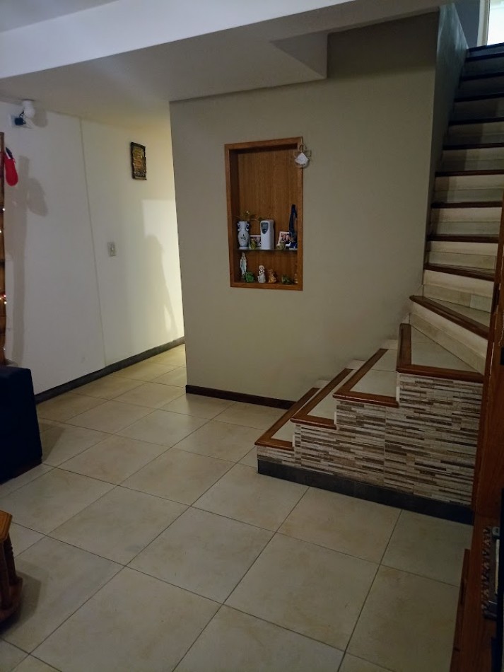 Triplex En Venta 5 Ambientes En Ciudad Evita