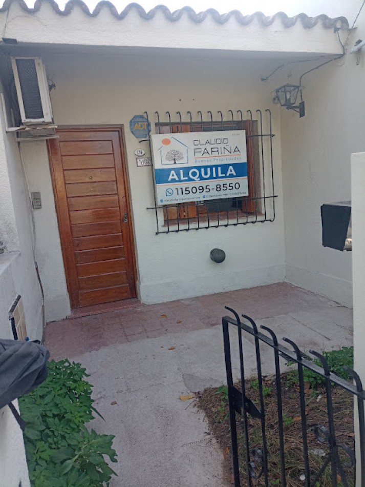 CASA de 3 ambientes en Alquiler en Ciudad Evita.