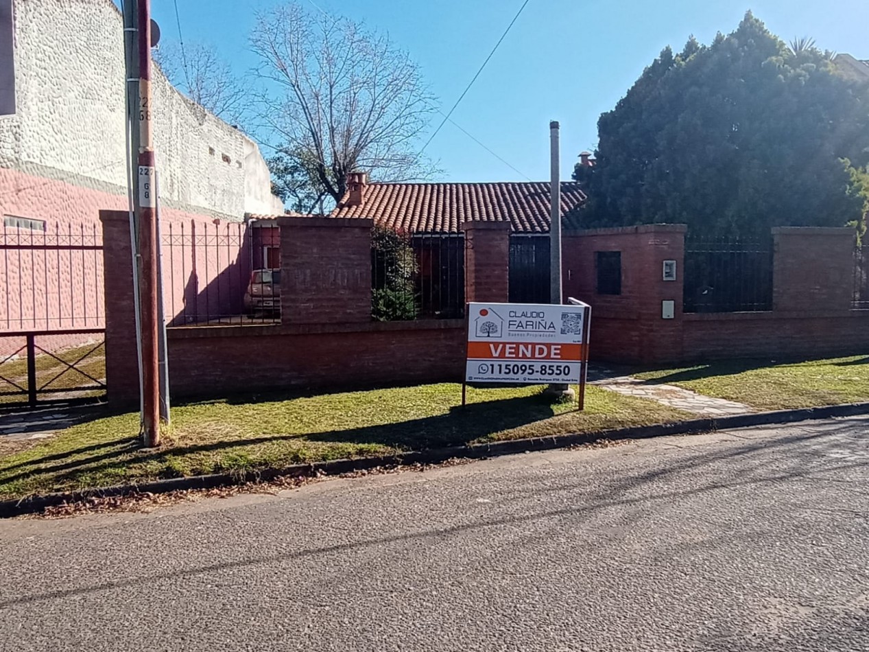 CHALET EN VENTA DE 5 AMBIENTES CIRC. 1ra. SECC.1ra  - CIUDAD EVITA