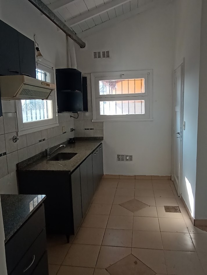 CHALET DE 3 AMBIENTES EN ALQUILER - CIUDAD EVITA