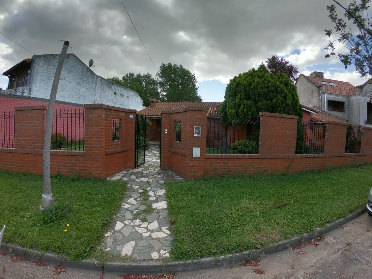 CHALET EN VENTA DE 5 AMBIENTES CIRC. 1ra. SECC.1ra  - CIUDAD EVITA