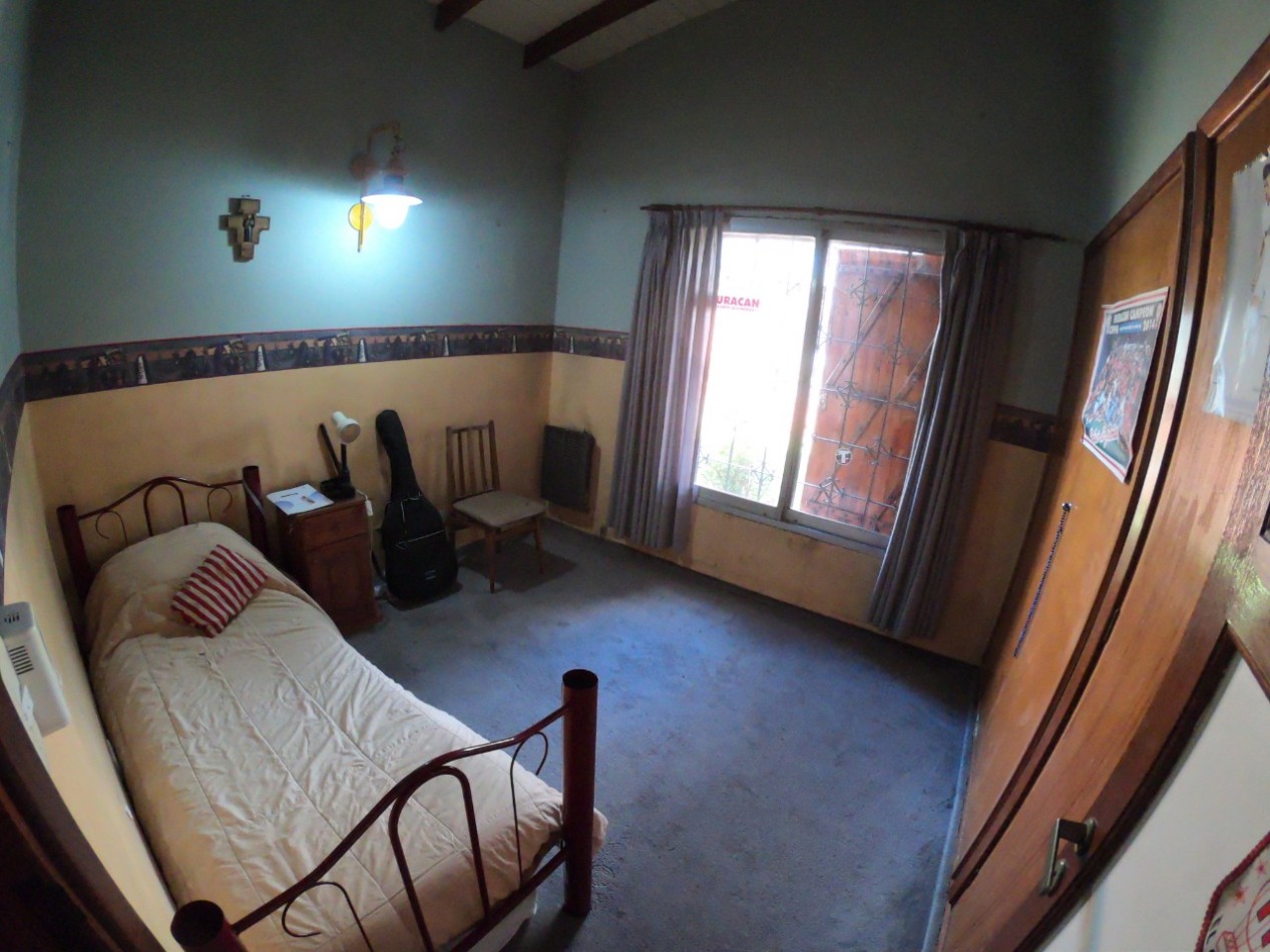 CHALET EN VENTA DE 5 AMBIENTES CIRC. 1ra. SECC.1ra  - CIUDAD EVITA