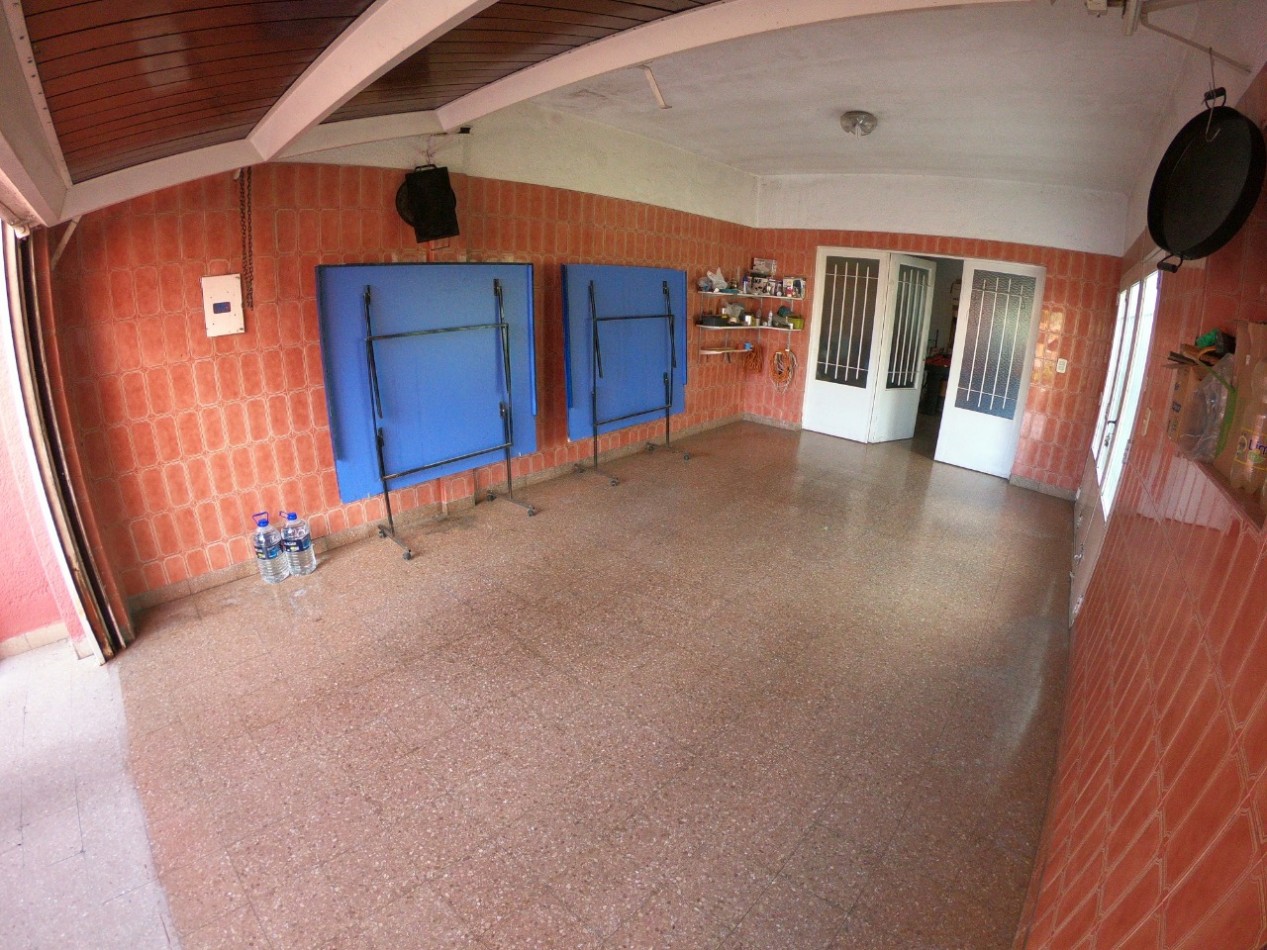 CHALET EN VENTA DE 5 AMBIENTES CIRC. 1ra. SECC.1ra  - CIUDAD EVITA
