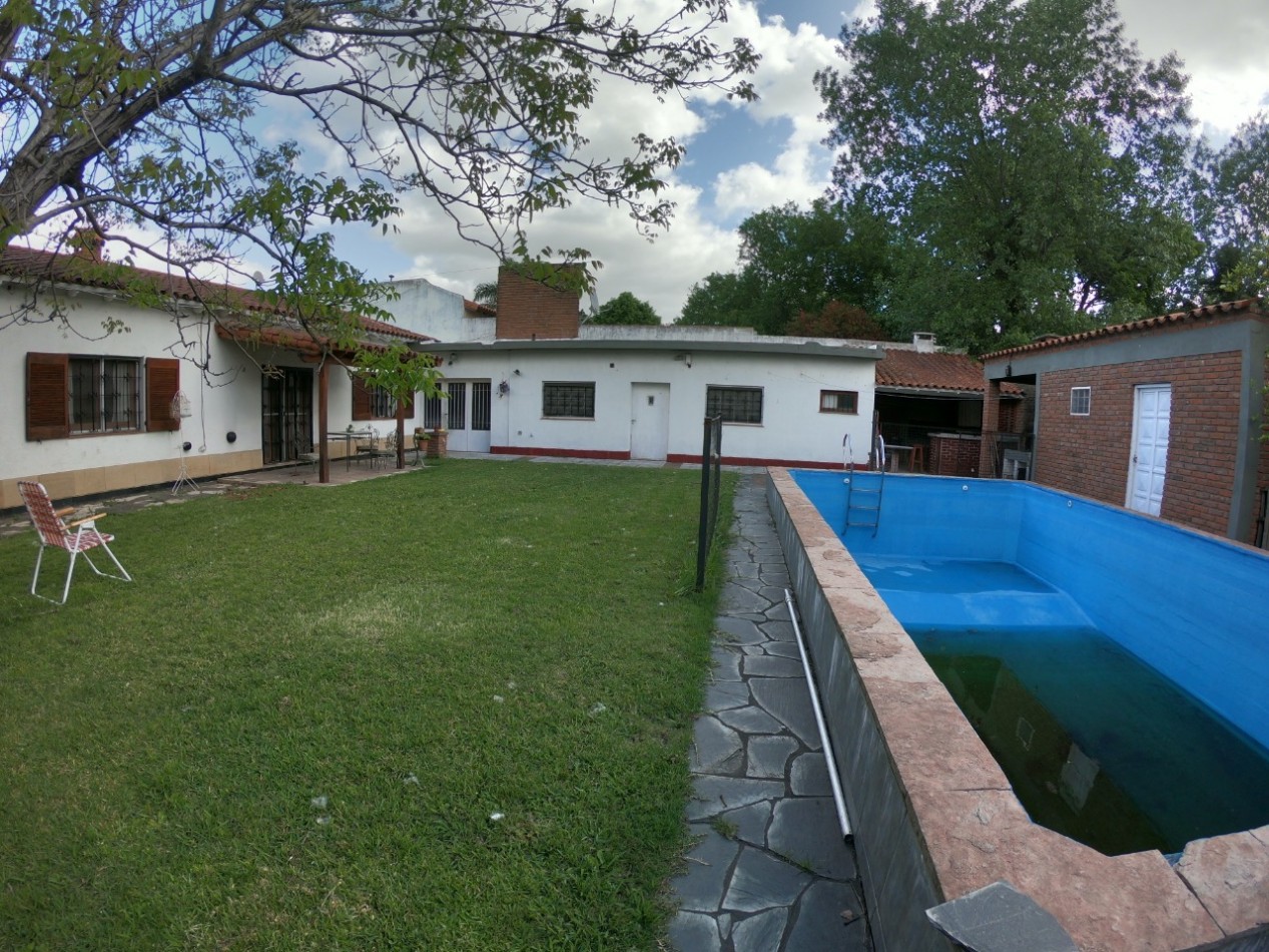 CHALET EN VENTA DE 5 AMBIENTES CIRC. 1ra. SECC.1ra  - CIUDAD EVITA