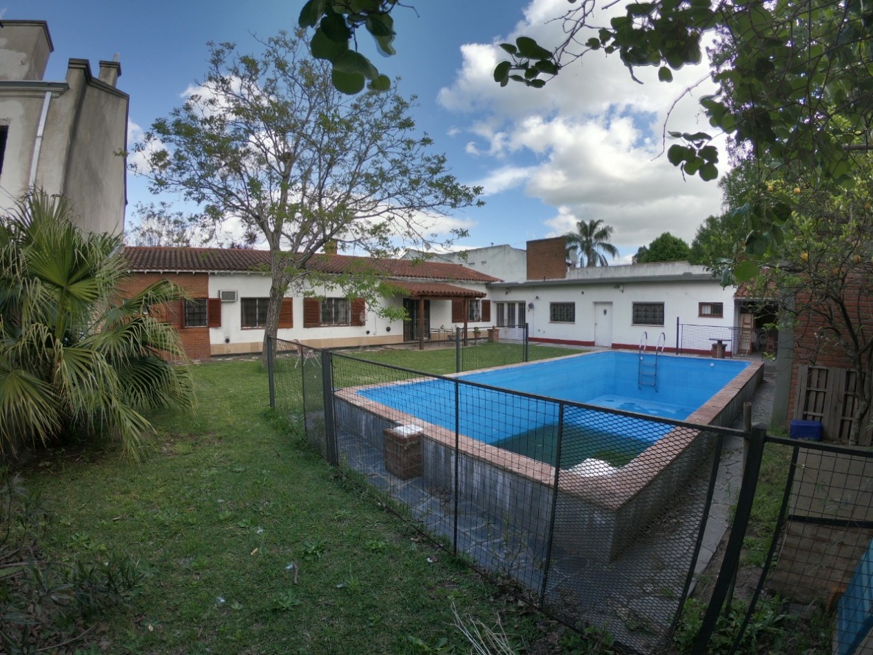 CHALET EN VENTA DE 5 AMBIENTES CIRC. 1ra. SECC.1ra  - CIUDAD EVITA