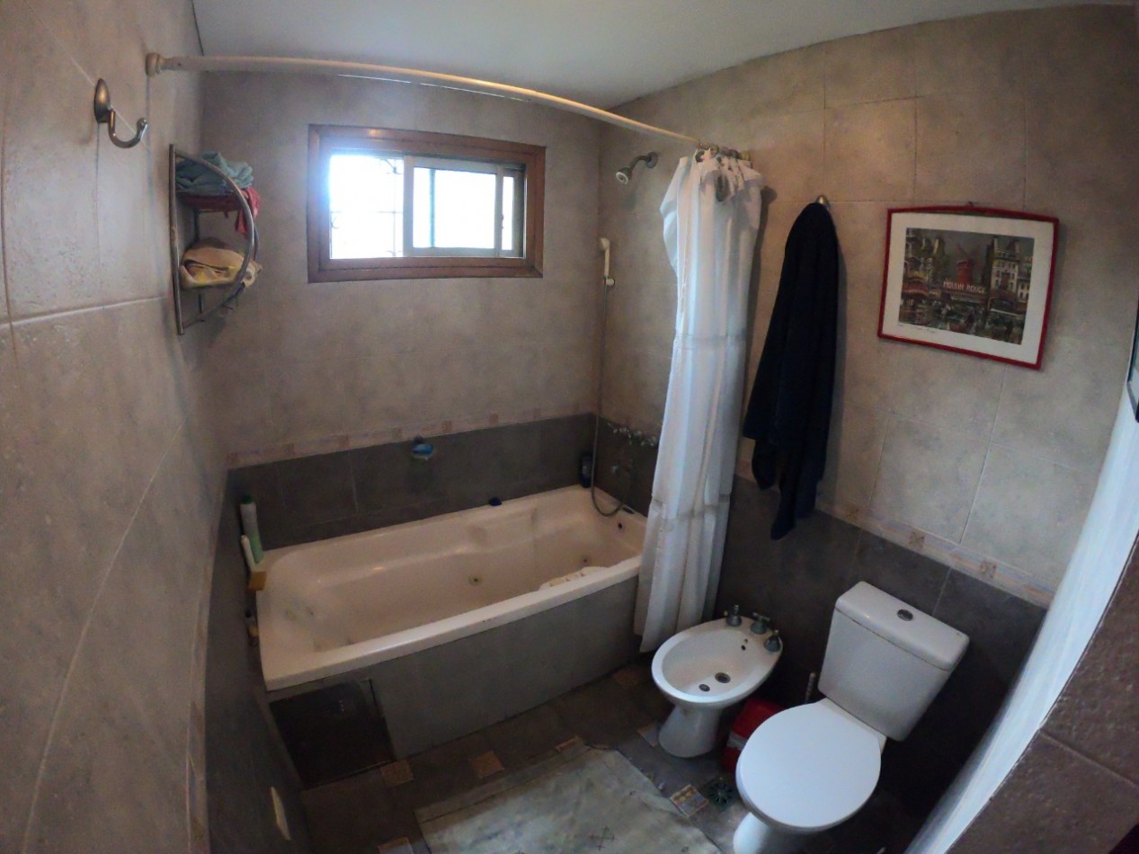 CHALET EN VENTA DE 5 AMBIENTES CIRC. 1ra. SECC.1ra  - CIUDAD EVITA
