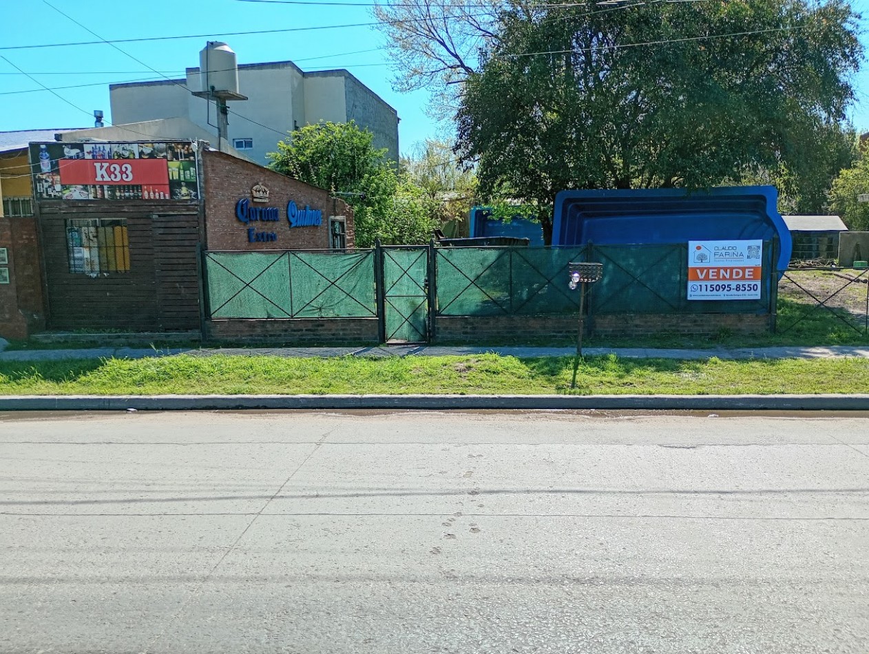 VENTA DE CASA + 2 LOCALES + UN DEPARTAMENTO.  GONZALEZ CATAN. 