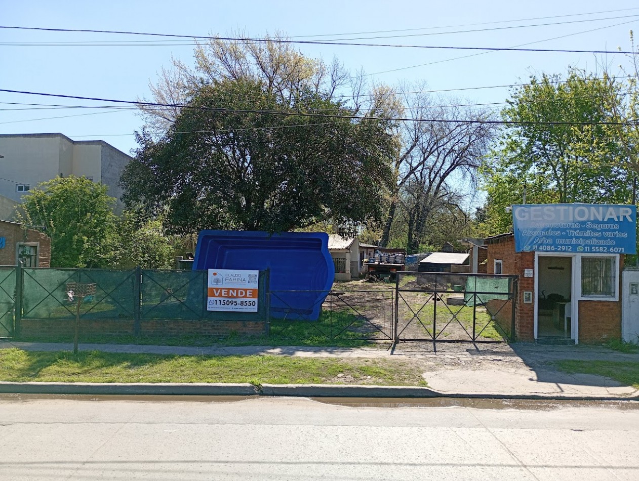 VENTA DE CASA + 2 LOCALES + UN DEPARTAMENTO.  GONZALEZ CATAN. 