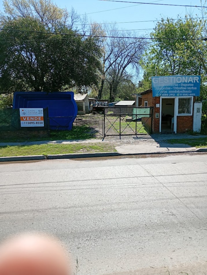 VENTA DE CASA + 2 LOCALES + UN DEPARTAMENTO.  GONZALEZ CATAN. 
