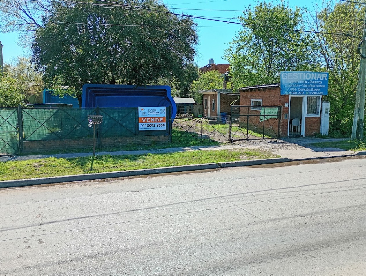 VENTA DE CASA + 2 LOCALES + UN DEPARTAMENTO.  GONZALEZ CATAN. 