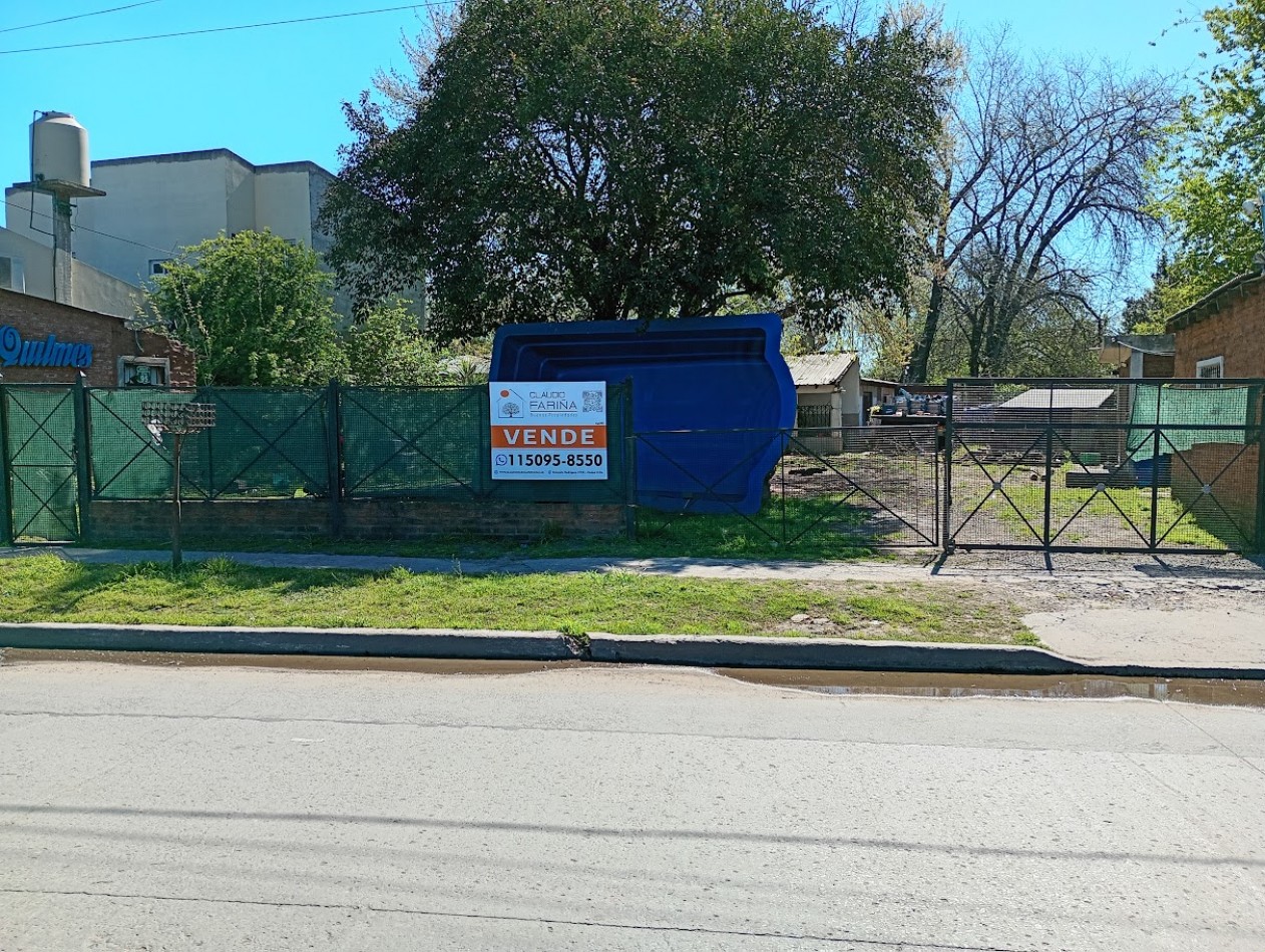VENTA DE CASA + 2 LOCALES + UN DEPARTAMENTO.  GONZALEZ CATAN. 