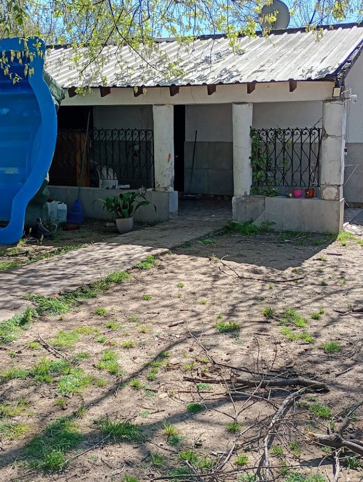 VENTA DE CASA + 2 LOCALES + UN DEPARTAMENTO.  GONZALEZ CATAN. 