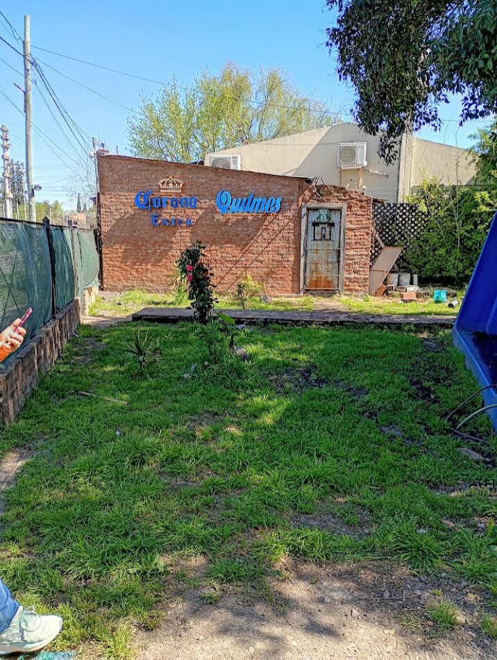 VENTA DE CASA + 2 LOCALES + UN DEPARTAMENTO.  GONZALEZ CATAN. 