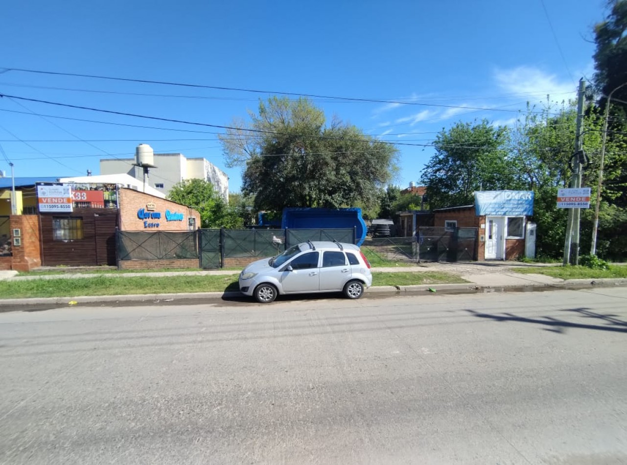 VENTA DE CASA + 2 LOCALES + UN DEPARTAMENTO.  GONZALEZ CATAN. 