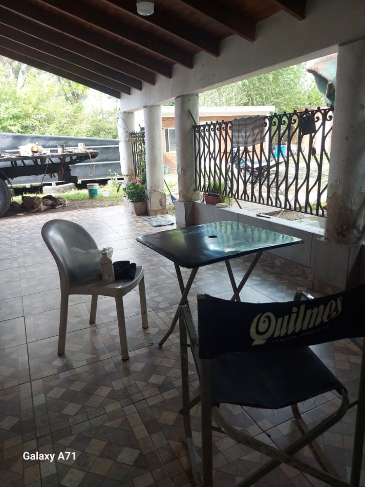 VENTA DE CASA + 2 LOCALES + UN DEPARTAMENTO.  GONZALEZ CATAN. 