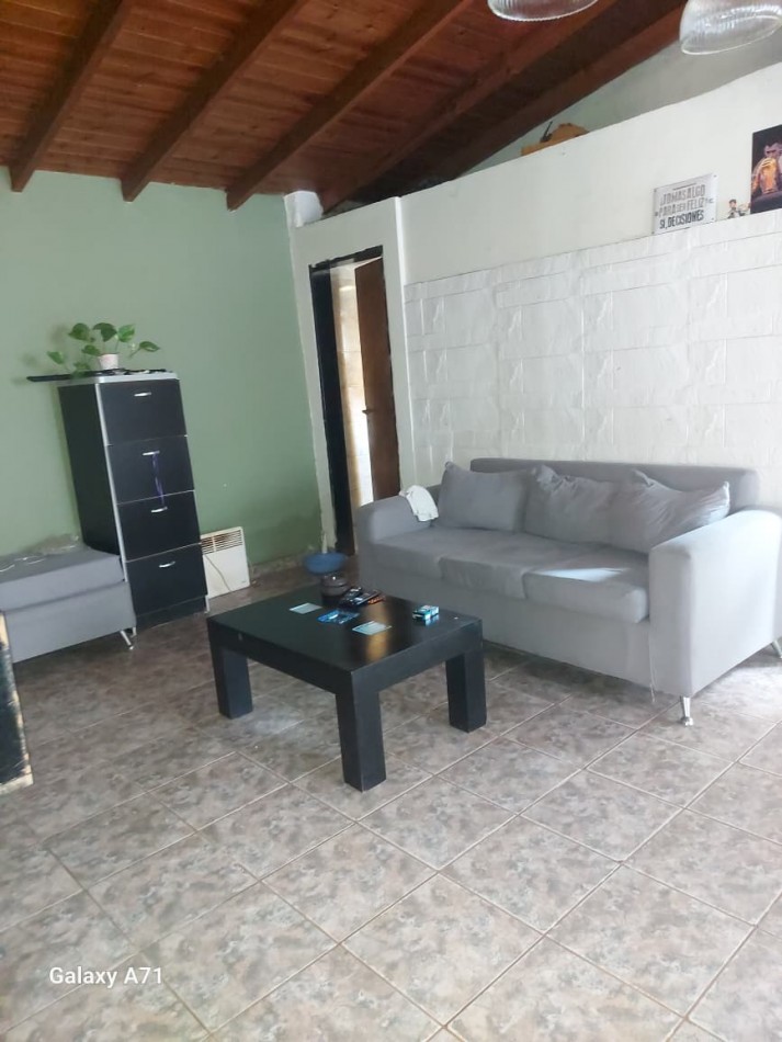 VENTA DE CASA + 2 LOCALES + UN DEPARTAMENTO.  GONZALEZ CATAN. 