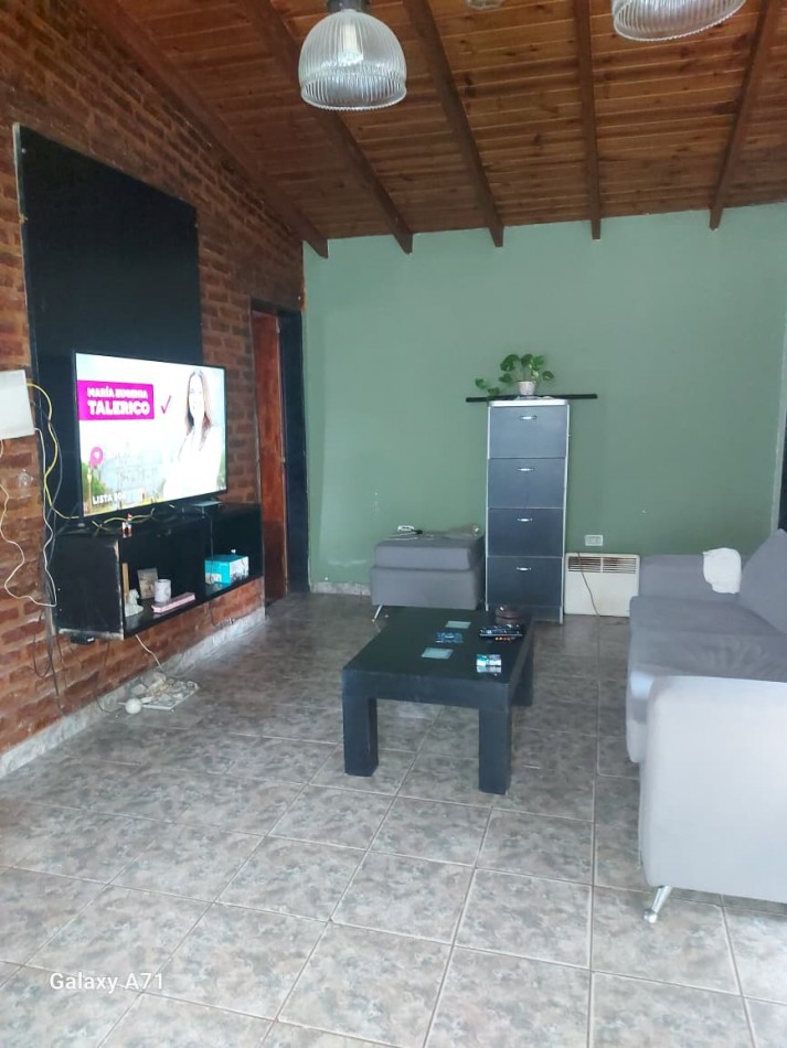VENTA DE CASA + 2 LOCALES + UN DEPARTAMENTO.  GONZALEZ CATAN. 