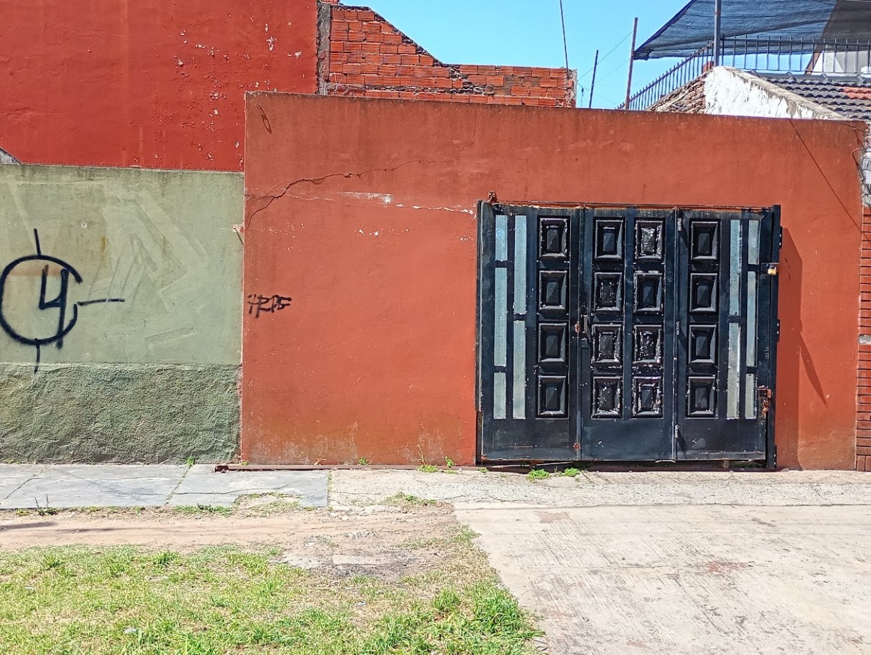 CASA DE 3 AMBIENTES EN VENTA EN GREGORIO DE LAFERRERE.