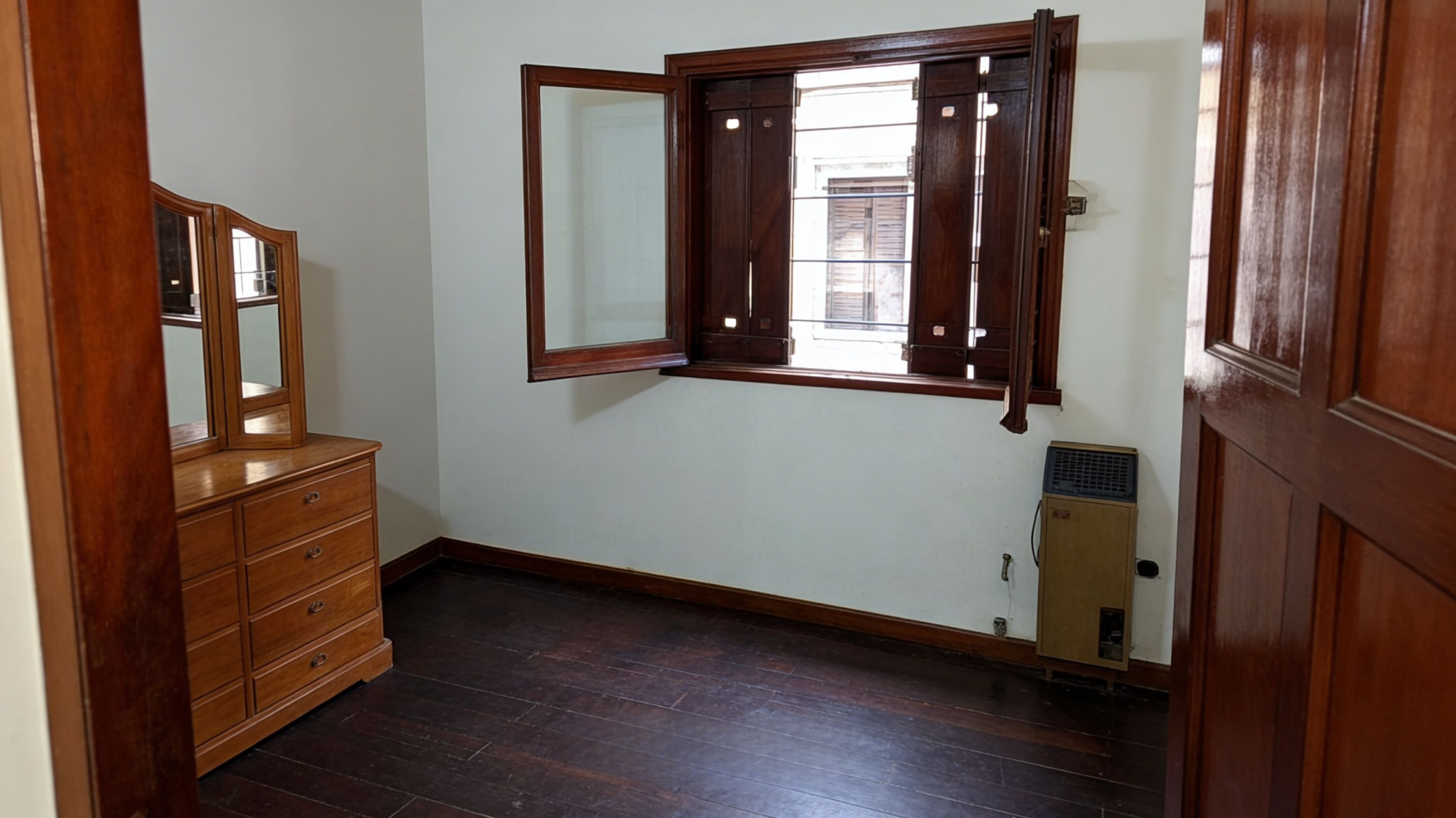 VENTA CASA 5 AMBIENTES EN CIUDAD EVITA
