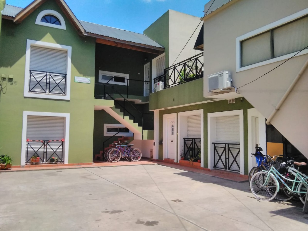 VENTA EN BLOCK - 7 DEPARTAMENTOS + 3 COCHERAS - IDEAL INVERSOR.