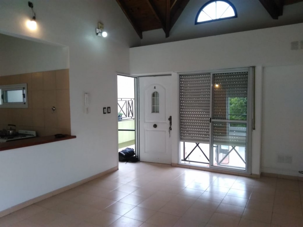 VENTA EN BLOCK - 7 DEPARTAMENTOS + 3 COCHERAS - IDEAL INVERSOR.