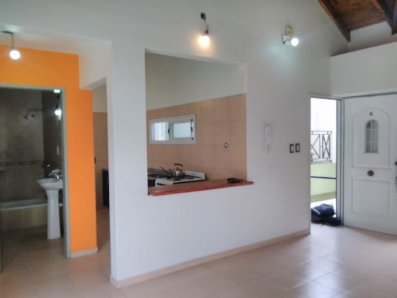 VENTA EN BLOCK - 7 DEPARTAMENTOS + 3 COCHERAS - IDEAL INVERSOR.