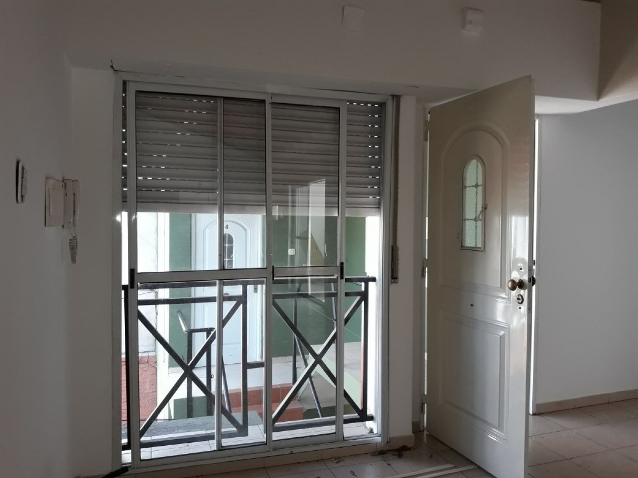 VENTA EN BLOCK - 7 DEPARTAMENTOS + 3 COCHERAS - IDEAL INVERSOR.