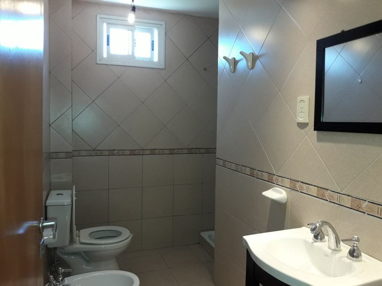 VENTA EN BLOCK - 7 DEPARTAMENTOS + 3 COCHERAS - IDEAL INVERSOR.