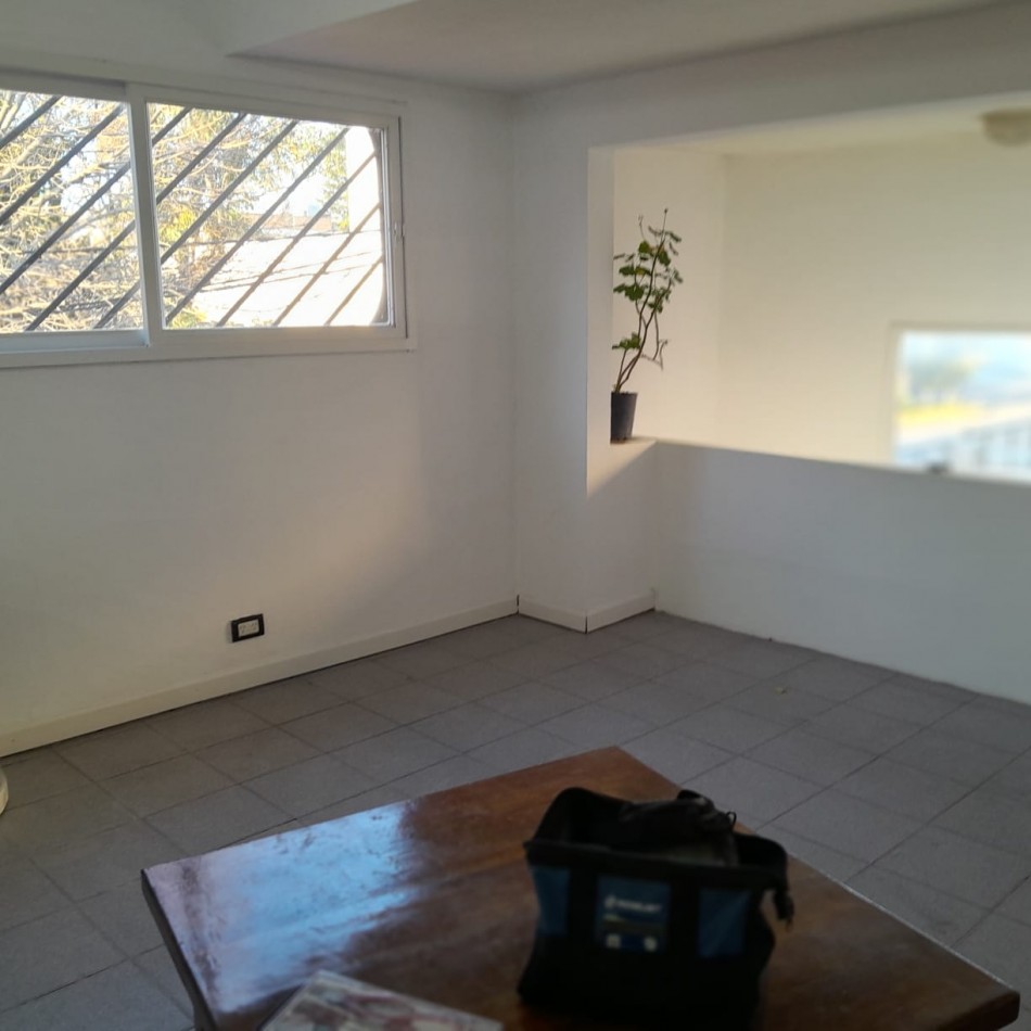 VENTA EN BLOCK - 7 DEPARTAMENTOS + 3 COCHERAS - IDEAL INVERSOR.