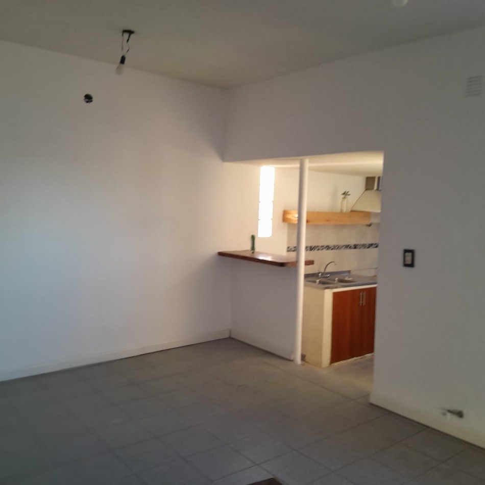 VENTA EN BLOCK - 7 DEPARTAMENTOS + 3 COCHERAS - IDEAL INVERSOR.