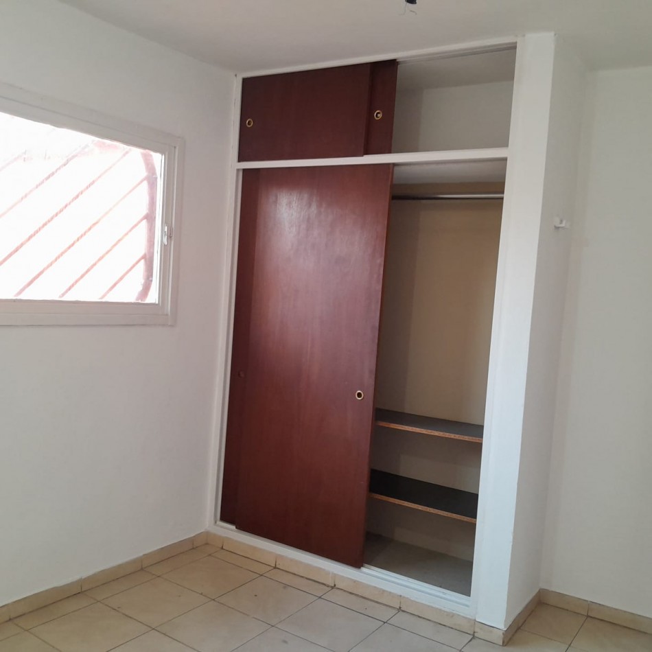 VENTA EN BLOCK - 7 DEPARTAMENTOS + 3 COCHERAS - IDEAL INVERSOR.