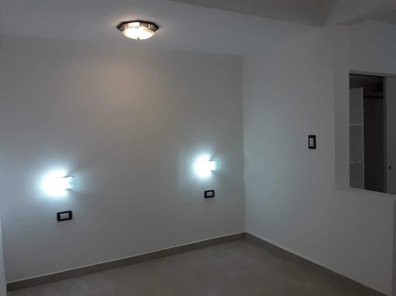 VENTA EN BLOCK - 7 DEPARTAMENTOS + 3 COCHERAS - IDEAL INVERSOR.