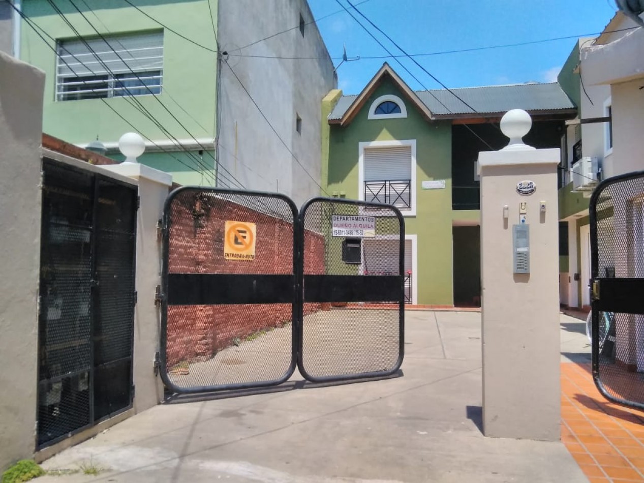 VENTA EN BLOCK - 7 DEPARTAMENTOS + 3 COCHERAS - IDEAL INVERSOR.