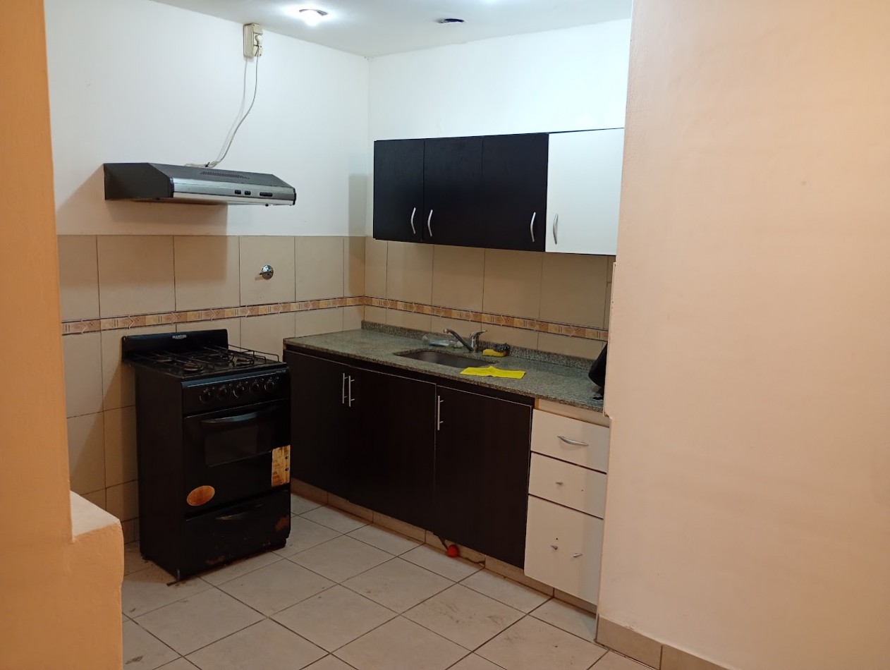 VENTA EN BLOCK - 7 DEPARTAMENTOS + 3 COCHERAS - IDEAL INVERSOR.