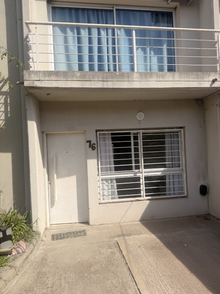 Duplex de 3 Ambientes en Alquiler. Ciudad Evita B°. Procrear