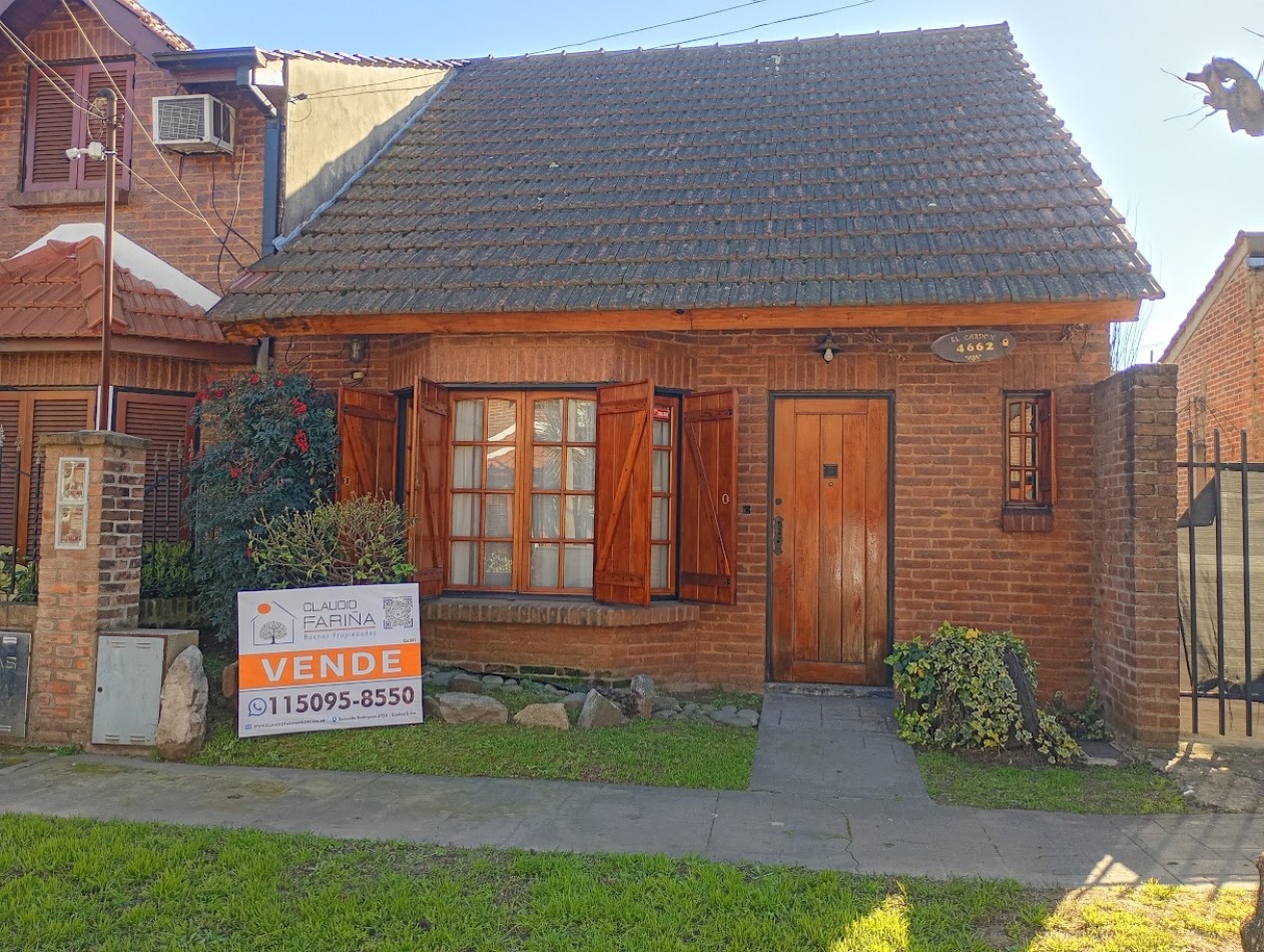  CASA EN VENTA DE 3 AMBIENTES - BARRIO PUERTAS DEL SOL - CIUDAD EVITA.
