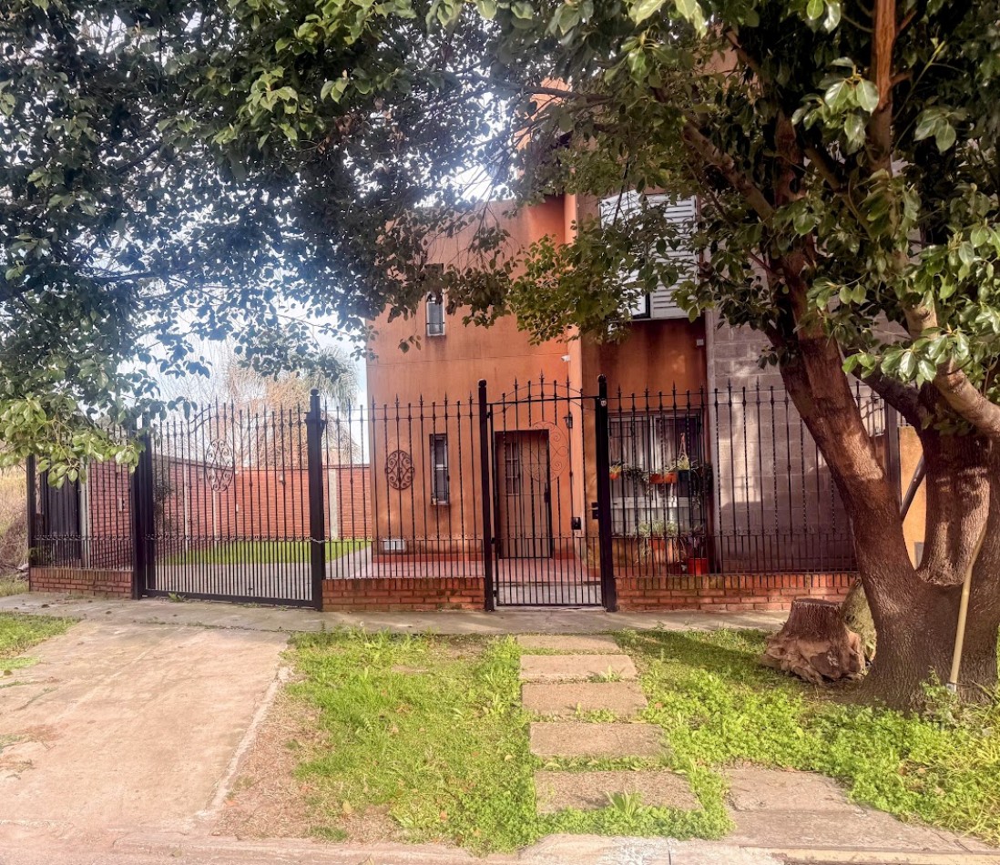  Casa 3 Ambientes en Barrio COTEVI IV, Ciudad Evita