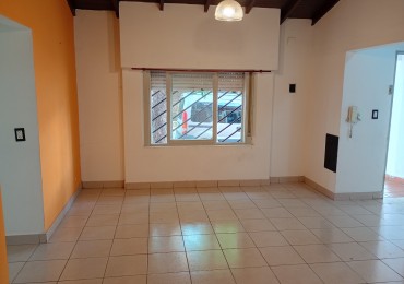 Departamento de 2 Ambientes En Alquiler. Ciudad Evita