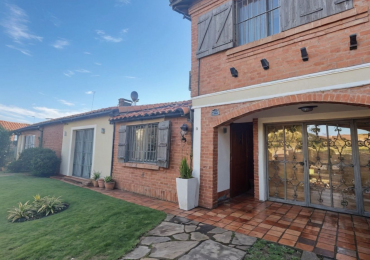 CASA EN VENTA 5 AMBIENTES 